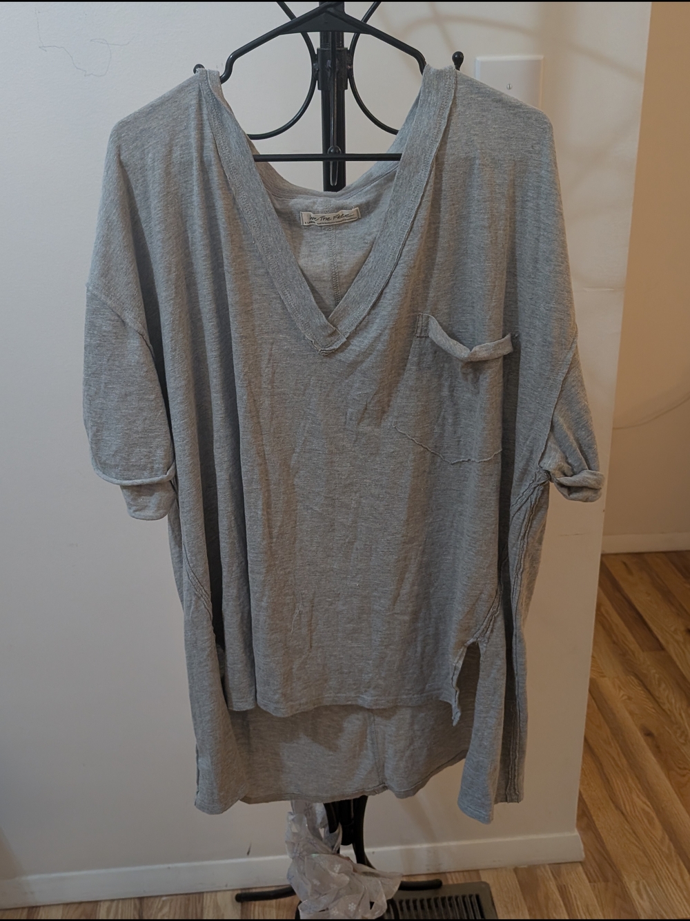 We The Free Light Gray V-Neck Pocket Short Sleeve Tunic Size XL